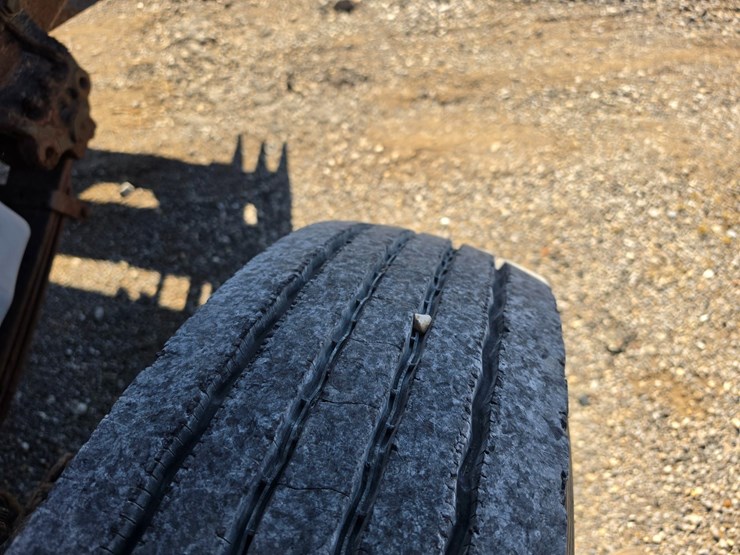 2011-freightliner-m2-106-image-62