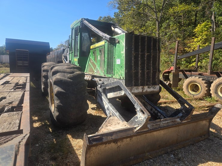 2014-john-deere-748-image-1
