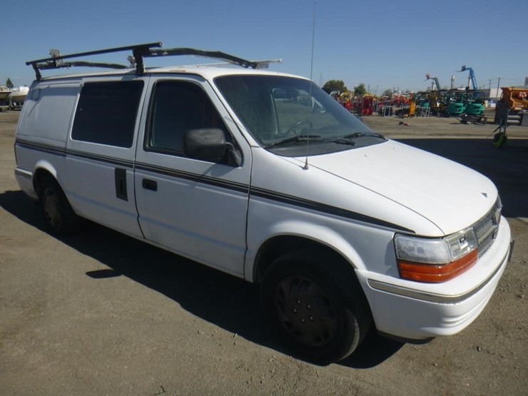 1993-dodge-caravan-image-3