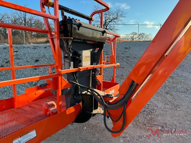 2014-jlg-800aj-image-11