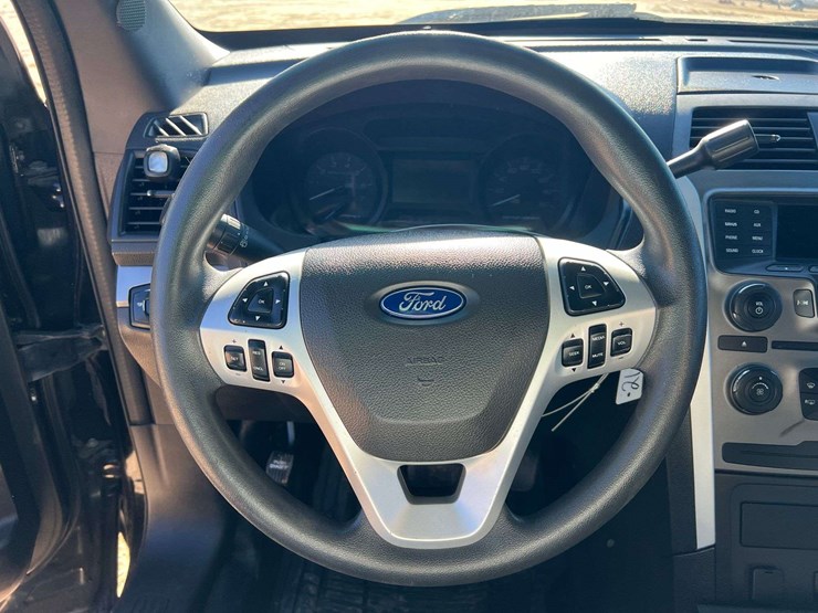 2015-ford-explorer-image-12