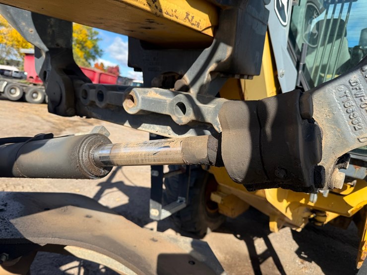 deere-672d-image-49