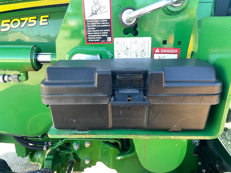 2024-john-deere-5075e-image-35