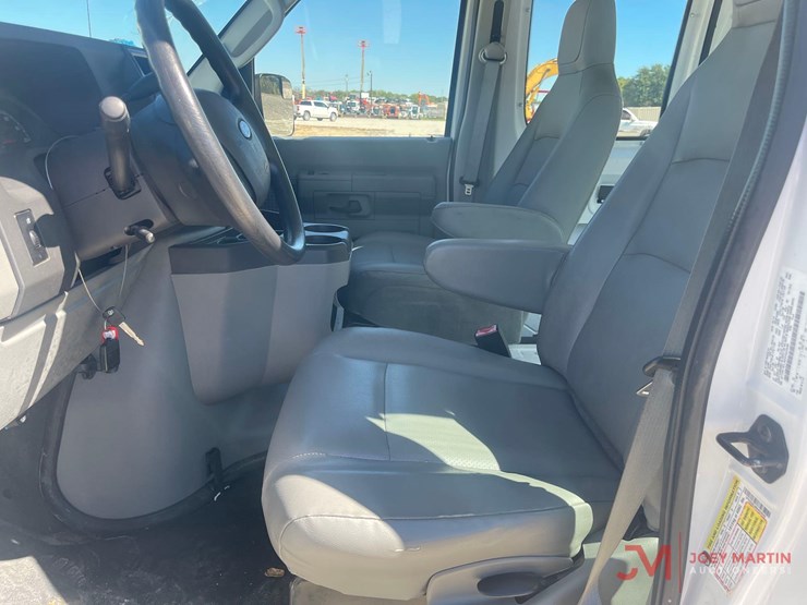 2014-ford-cargo-image-14