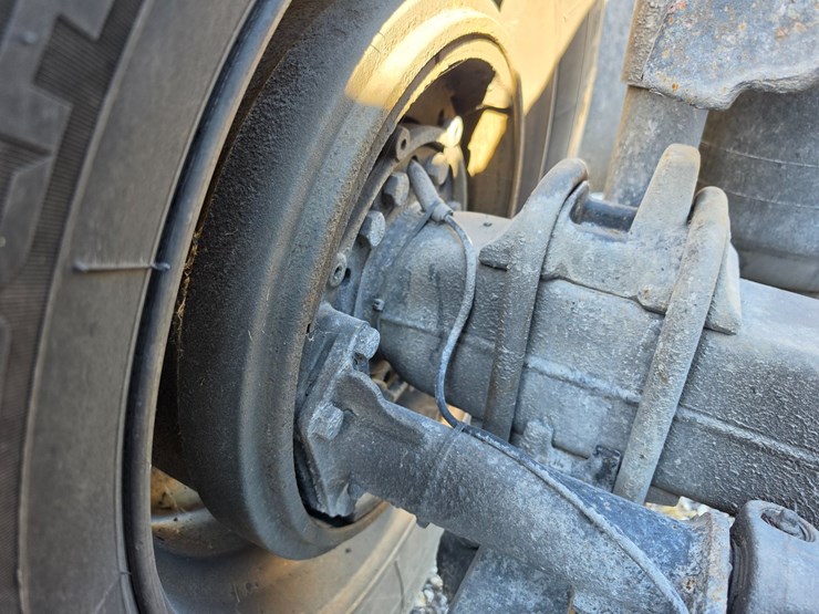2016-freightliner-columbia-120-image-106