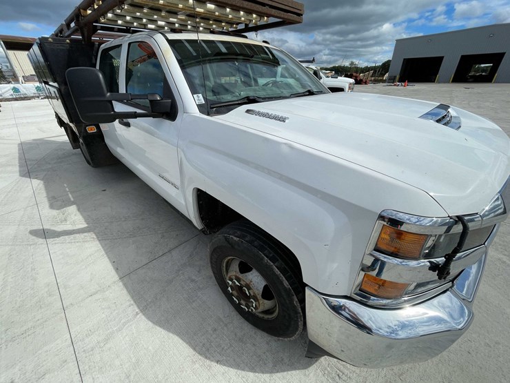 2018-chevrolet-3500-image-54