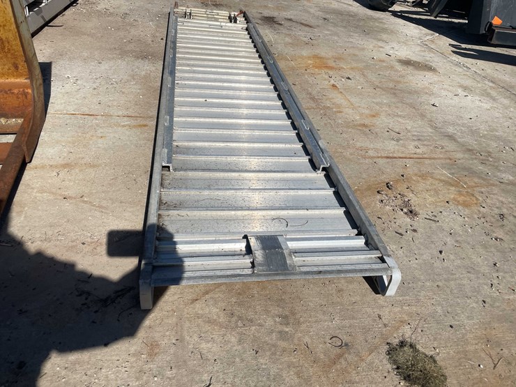 #1841-•-box-truck-ramp-image-3