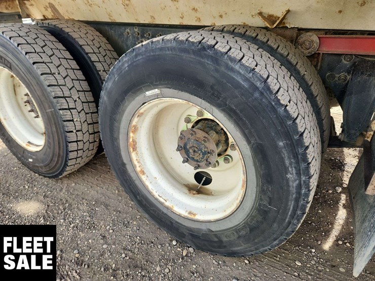 2018-freightliner-m2-106-image-12