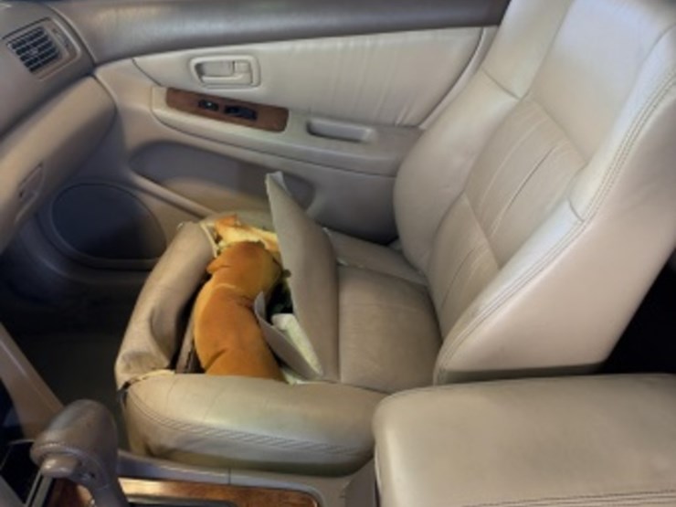 1997-lexus-es300-sdn-image-21