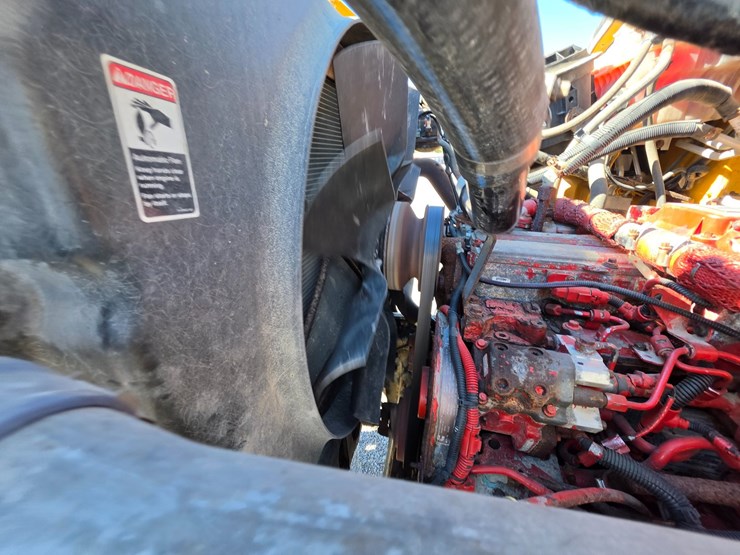 2011-freightliner-m2-106-image-57