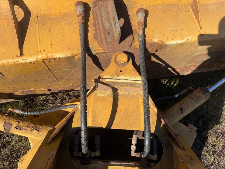 caterpillar-160-image-9