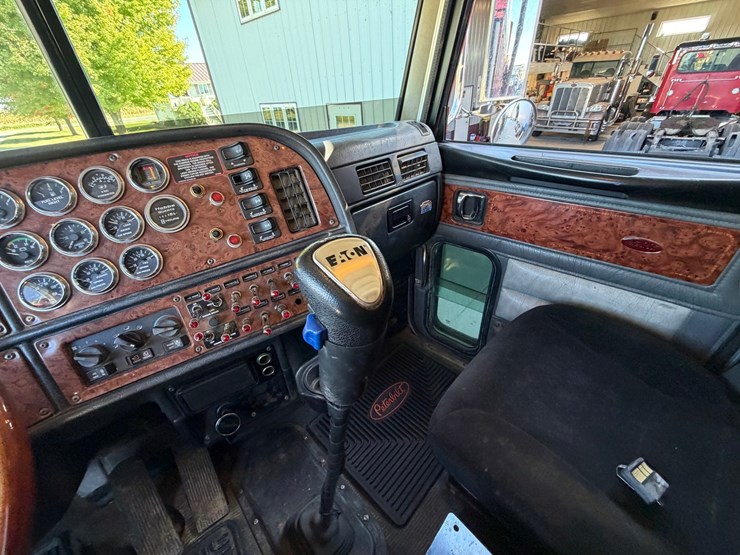2005-peterbilt-378-image-53