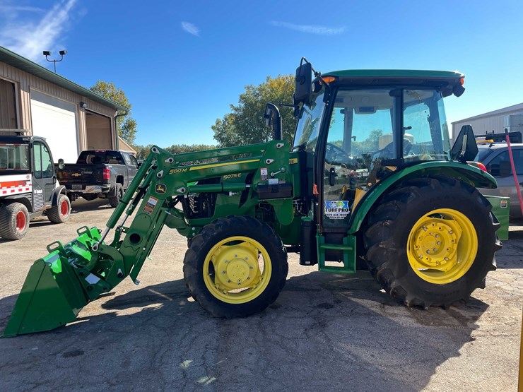 2024-john-deere-5075e-image-8
