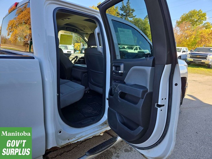 2015-chevrolet-silverado-1500-image-24