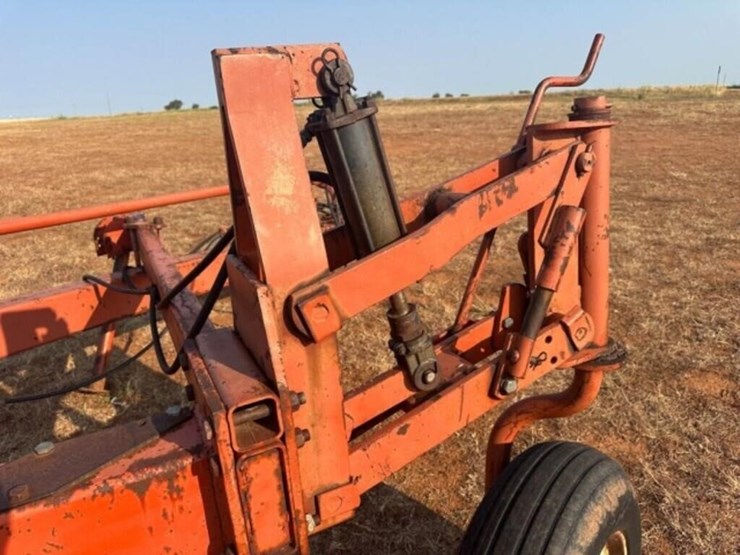 alllis-chalmers-400-7-bottom-plow-image-12