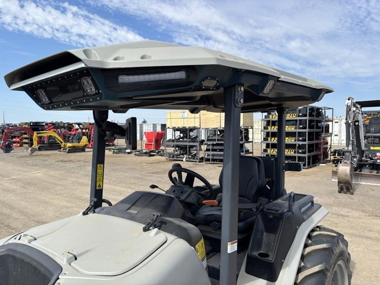 2023-monarch-mkv-tractor-image-28