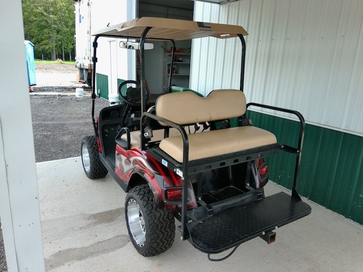 ez-go-golf-cart-image-4
