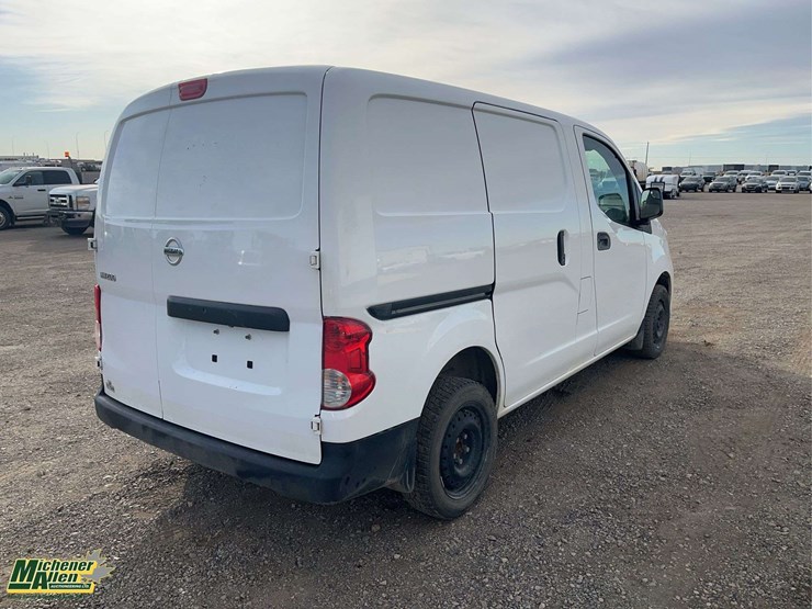 2021-nissan-nv200-image-4