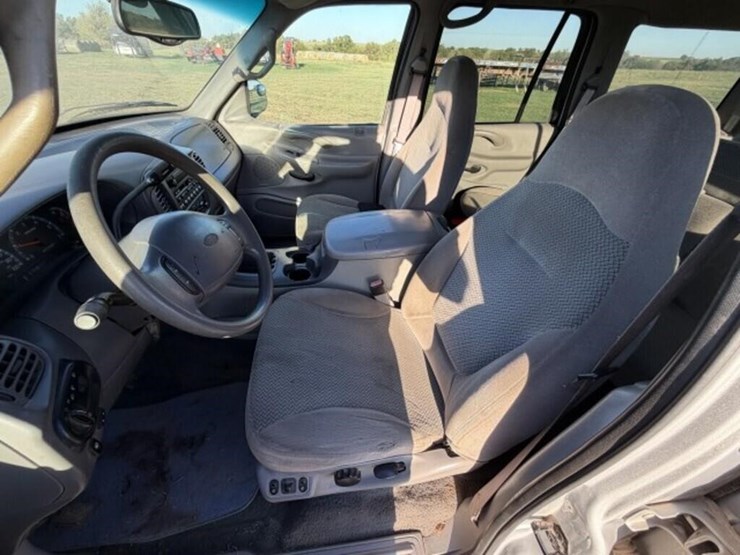 2001-ford-expedition-xlt-image-8