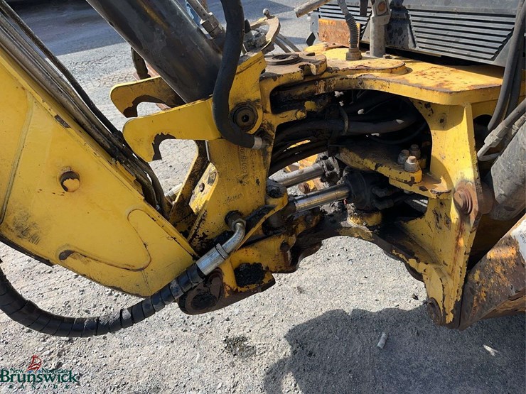 new-holland-b95b-image-13