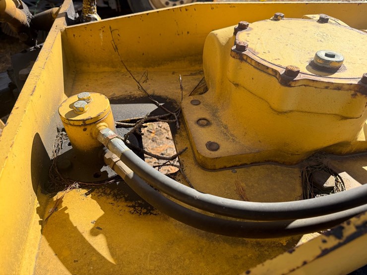 #3534-•-komatsu-gd305a-motor-grader-image-35