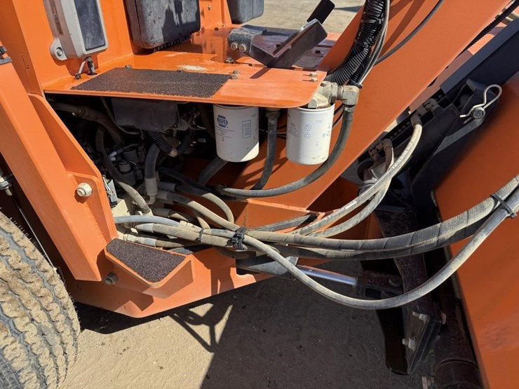 lay-mor-sm-300-3-wheel-broom-image-12