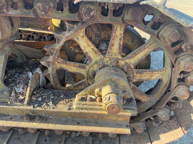 caterpillar-60-image-10