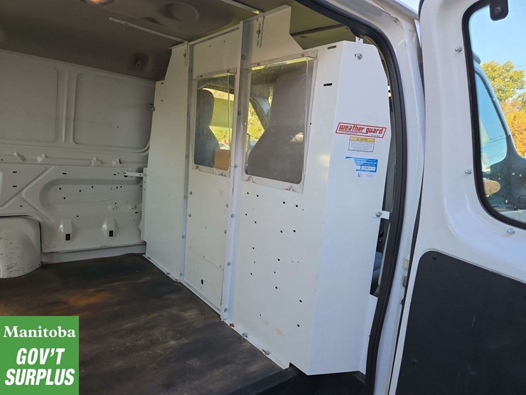 2013-ford-cargo-image-27