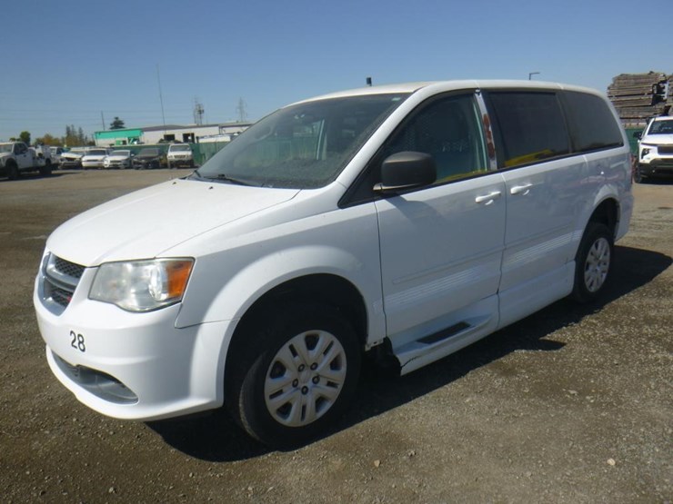 2015-dodge-grand-caravan-image-2