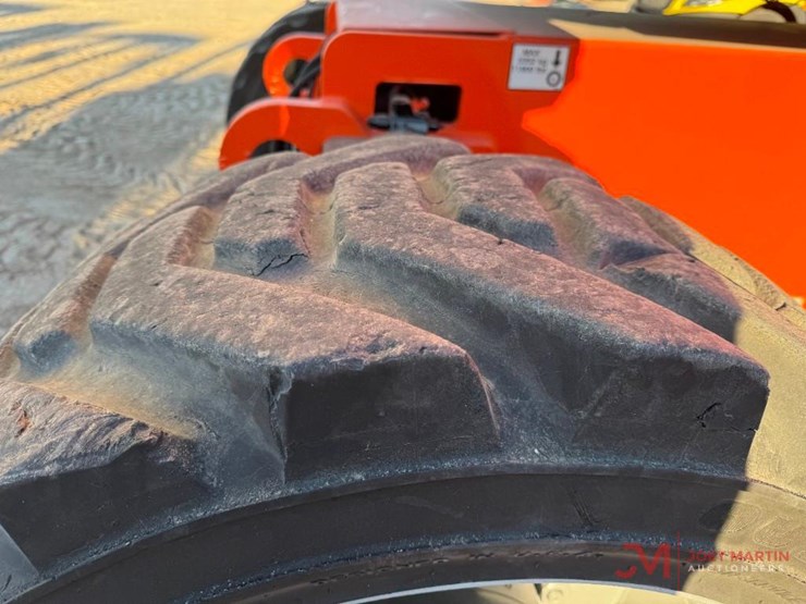 2014-jlg-800aj-image-5
