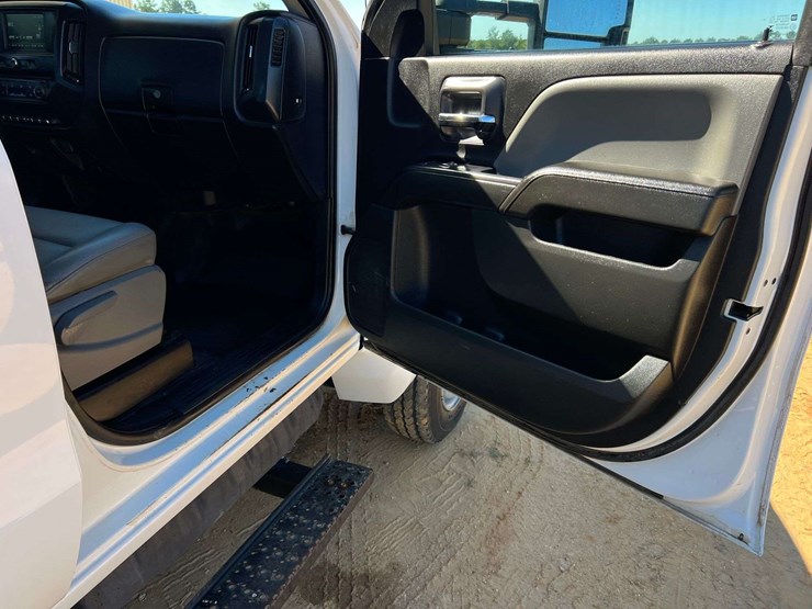2019-chevrolet-silverado-5500hd-image-29