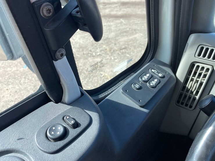 #1796-•-2012-navistar/international-box-truck-with-morgan-box-(has-wisconsin-title)-image-46