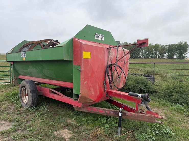 farm-aid-feed-wagon-image-7