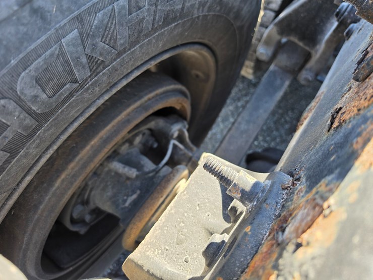 2016-freightliner-columbia-120-image-94