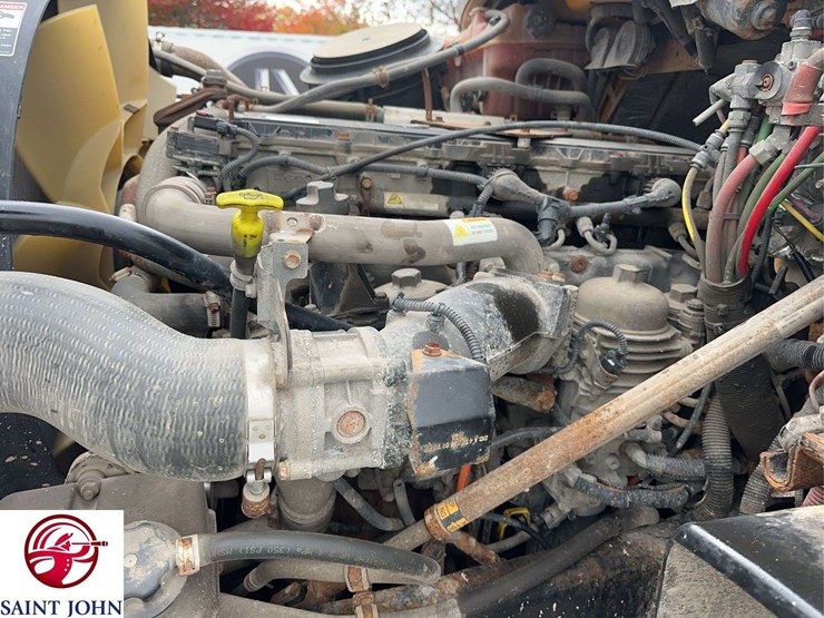 2015-freightliner-114sd-image-21