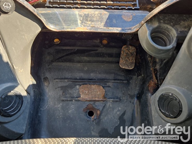 2018-caterpillar-299d2-image-53