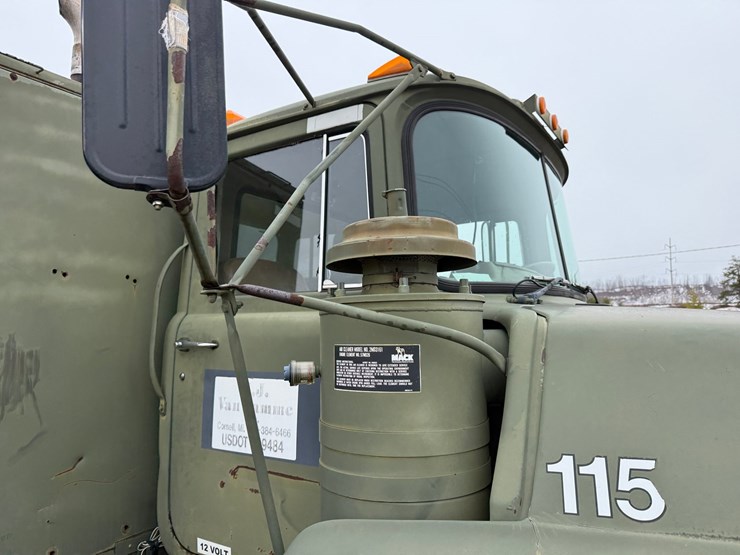 1984-mack-dm492s-image-44