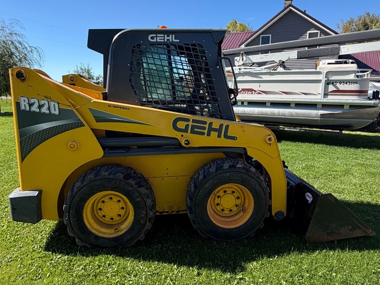 2018-gehl-r220-image-2