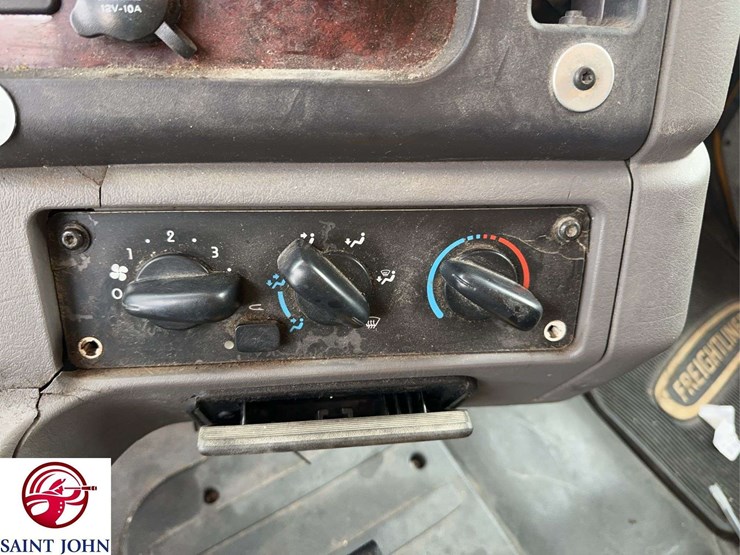2015-freightliner-114sd-image-26