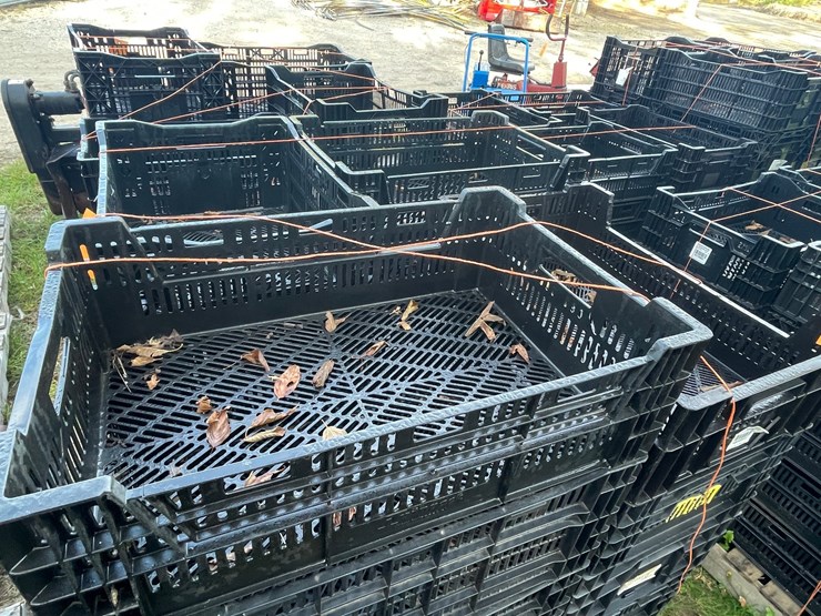 #3225-•-pallet-of-stackable-poly-crates-image-3