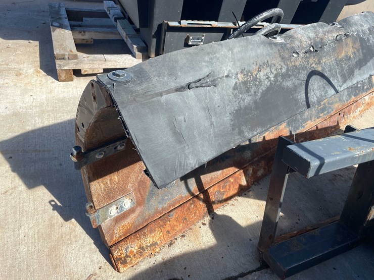 #1819-•-8'-bobcat-straight-blade-snow-plow-image-6