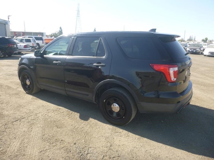 2016-ford-explorer-image-3
