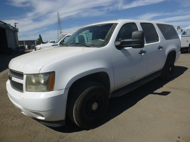 2007-chevrolet-suburban-image-2