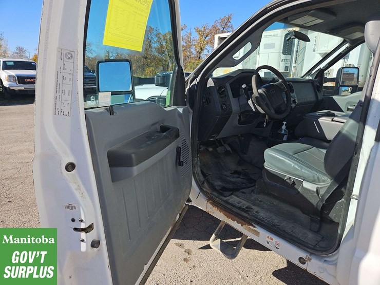 2014-ford-f550-image-13