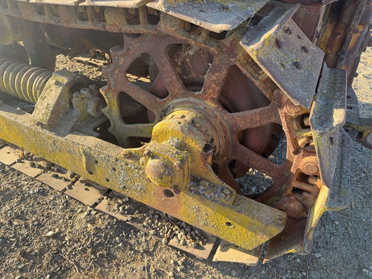 caterpillar-thirty-image-10