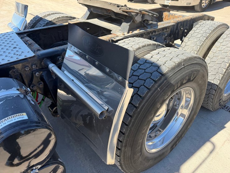 #1726-•-2019-western-star-day-cab-truck-tractor-image-18