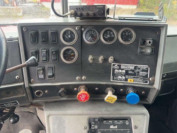 2005-mack-rb688s-image-24