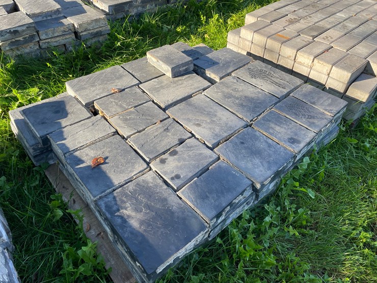 #3179-•-(3)-pallets-of-decorative-pavers-image-4