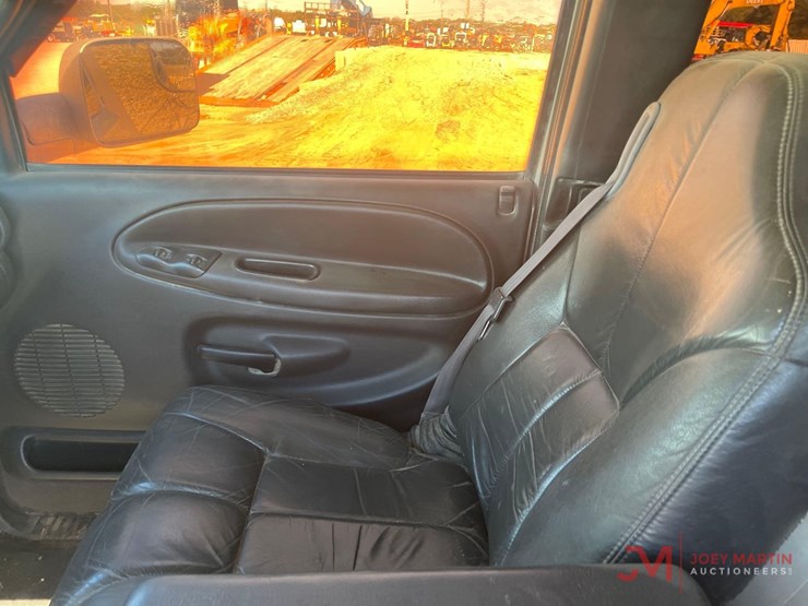 2001-dodge-ram-3500-image-21
