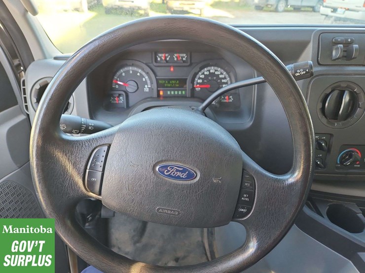 2013-ford-cargo-image-18